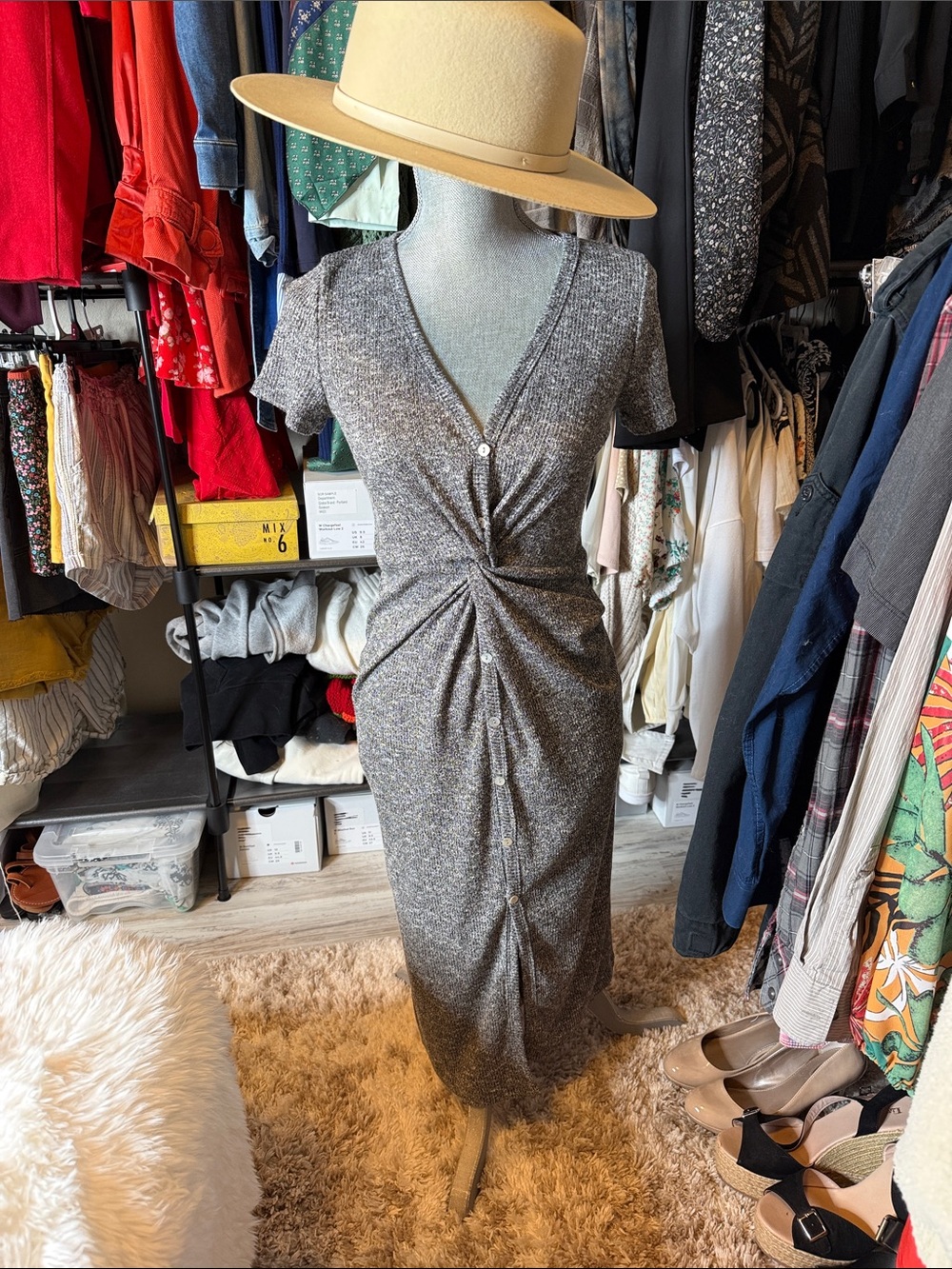 Source Unknown Gray Twist-Front V-Neck Midi Dress